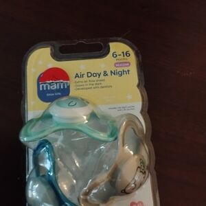❤️5/$20❤️MAM Air Day & Night Pacifiers - Blue and Tan